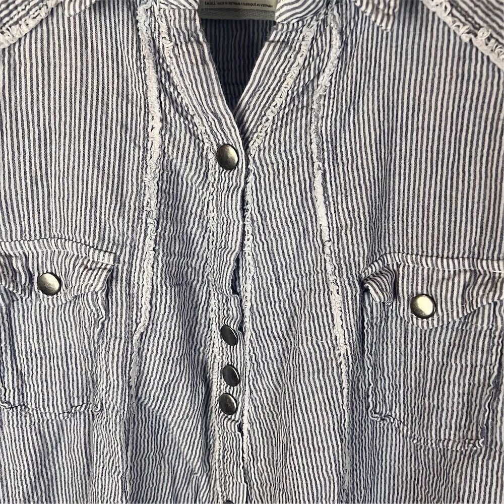 Free People Women's Striped Snap Close Blouse Denim Blue Long Sleeve Size Small - Picture 2 of 7